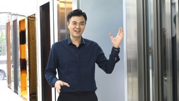 Cùng MC Tuấn Tú trải nghiệm các mẫu thang máy đẳng cấp tại Showroom Thang máy Huy Hoàng