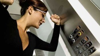 Kẹt thang máy và cách xử lý khi bị kẹt thang máy