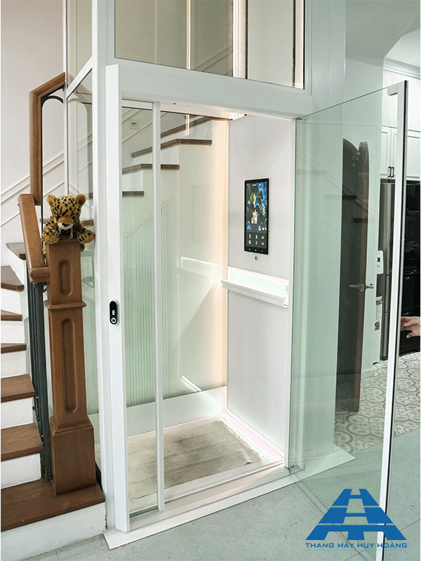 có nên đặt thang máy đối diện cửa ra vào