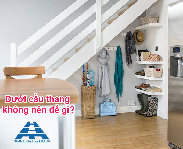 dưới cầu thang không nên để gì