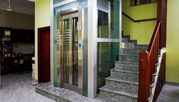 mẫu thang bộ ôm thang máy tốt nhất