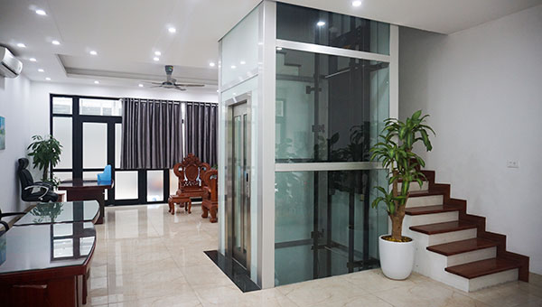 mẫu thang bộ ôm thang máy đẹp nhất